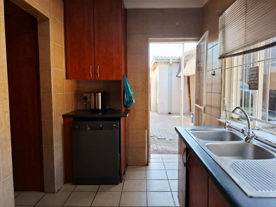 5 Bedroom Property for Sale in Wilgehof Free State